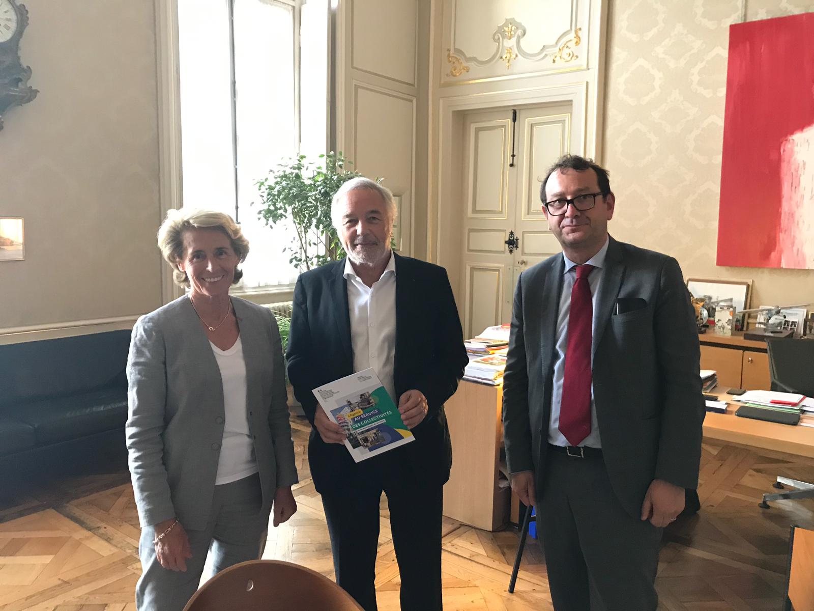 Caroline Cayeux et Yves Le Breton avec François Rebsamen, réélu maire de Dijon