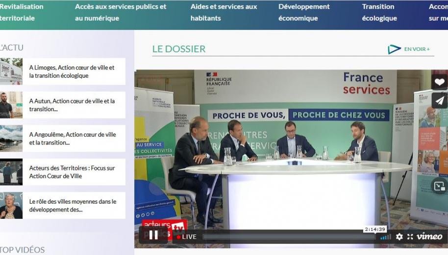Capture écran de la page d'accuel de la webTV ANCTv, avec en majeur le plateau du wébinaire France Services, avec les invités et l'animateur.  