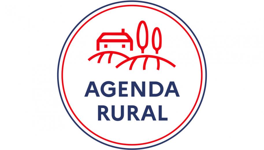 Logo rond bleu et rouge représentant un petit village et intitulé Agenda rural