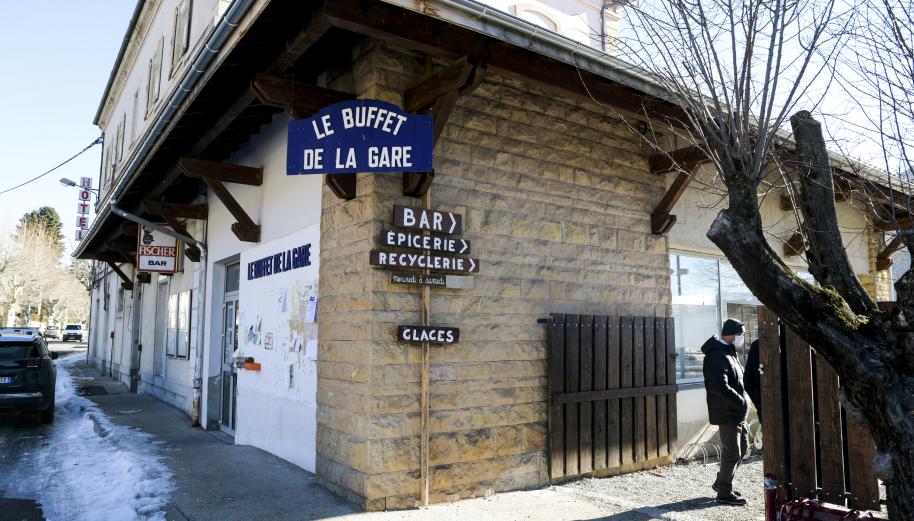 Le buffet de la gare, tiers-lieu labellisé « Fabrique des territoires » à Veynes dans les Hautes-Alpes