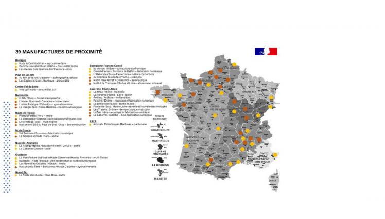 Carte de France grise avec les points ronds marquant l'emplacement des Manufactures de proximité, et la liste écrite à gauche de la carte